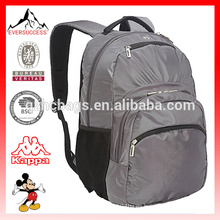 Mochila de día gris con bolsa de compartimento portátil acolchada